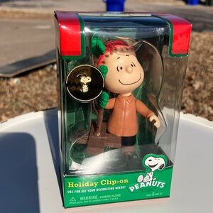 2010 Peanuts Linus and Pathetic Tree clip-on ornament/keychain/bag clip 60 Years